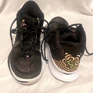 Nike Kyrie 7 Basketball Shoes, mens size 9.5